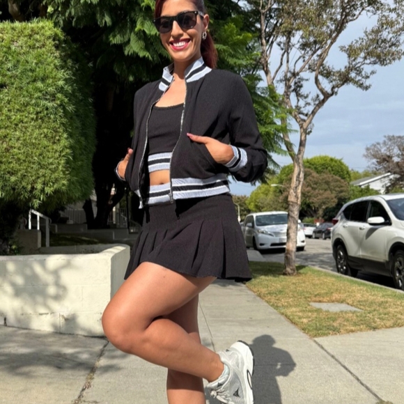 VELA Tennis Club Sport Set Skirt / Skort Pleated Top Cardigan Zip Up Golf Blk M - Picture 1 of 10